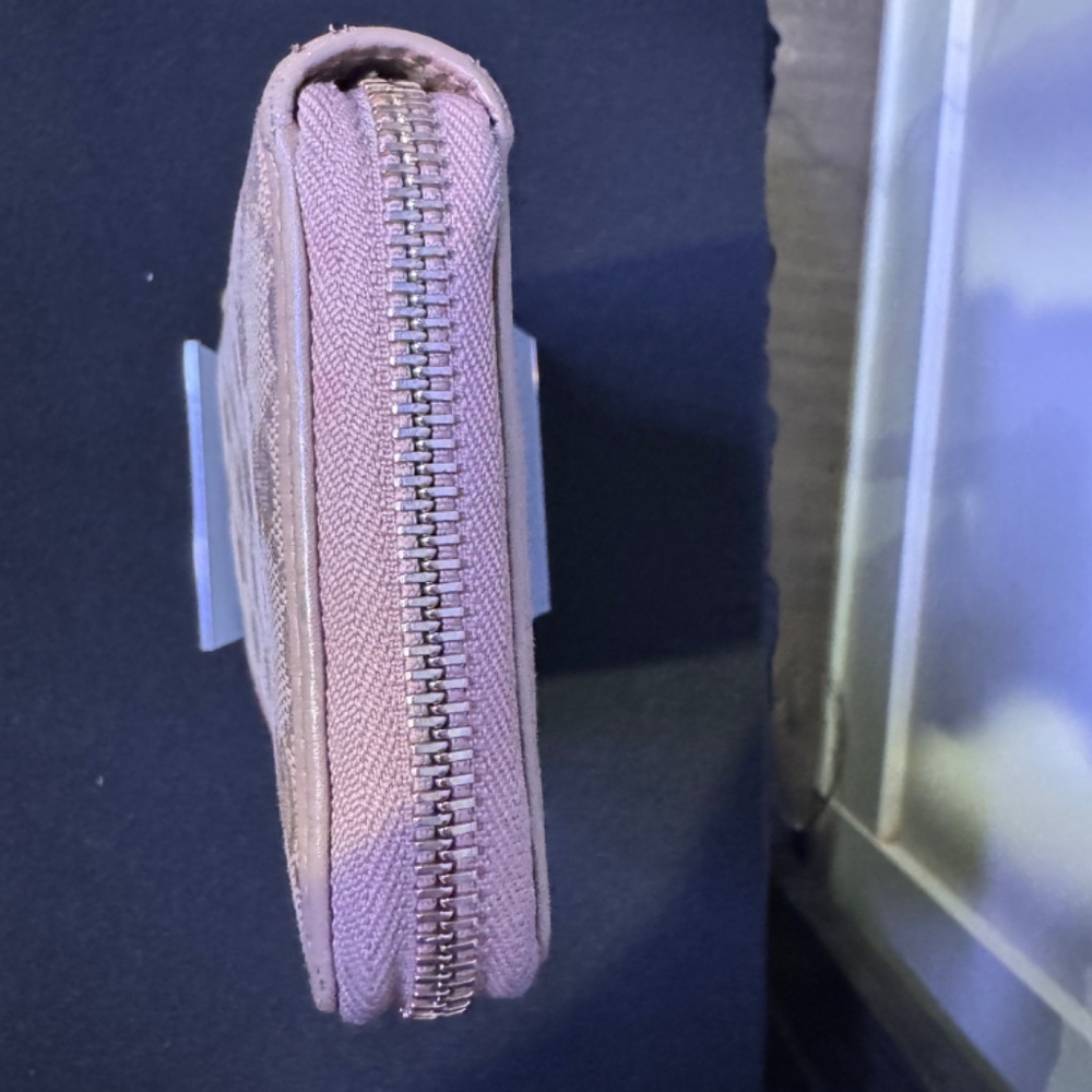 Gucci Zippy Long Wallet with Logo Charm - Picture 6 of 10